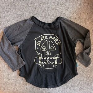 Feather 4 Arrow ‘Skate Hard’ skull long sleeve in black size 5T